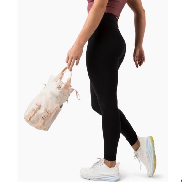 Blogilates Water Bottle Sling Bag - Picture 2 of 6